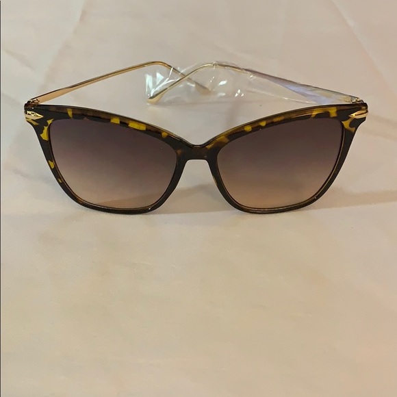 Accessories - Womens sunglasses